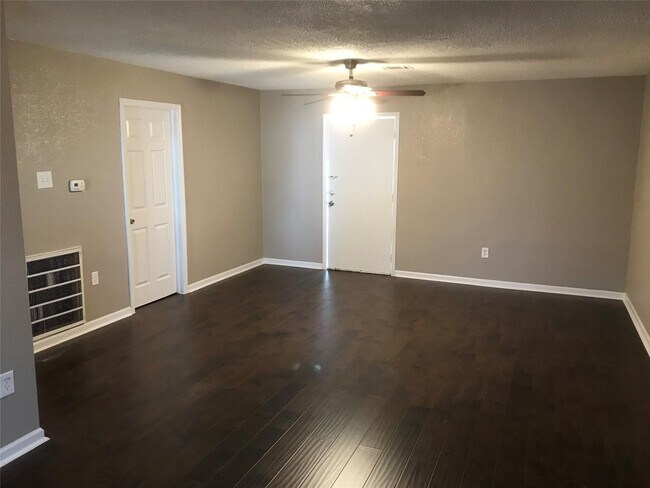 Foto del edificio - 10206 Buena Park Dr