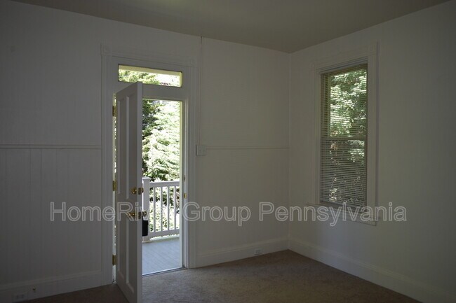 Building Photo - 437 W Chestnut St