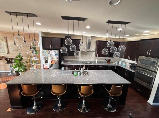 Foto del edificio - 5243 Stream Bank Ln