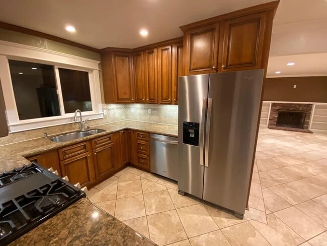 Foto del edificio - Charming 3-Bedroom Home in a Family Friend...