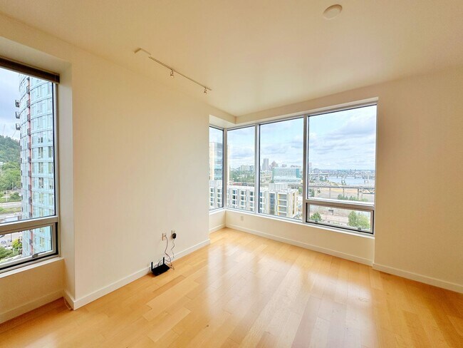 Foto del edificio - Spacious, open-concept 1-bedroom 7th floor condo in the South Waterfront District.