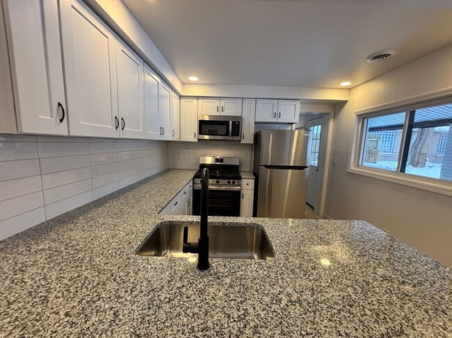 Building Photo - 35140 School St