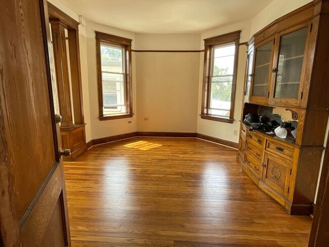 Building Photo - 1410 N St Louis Ave