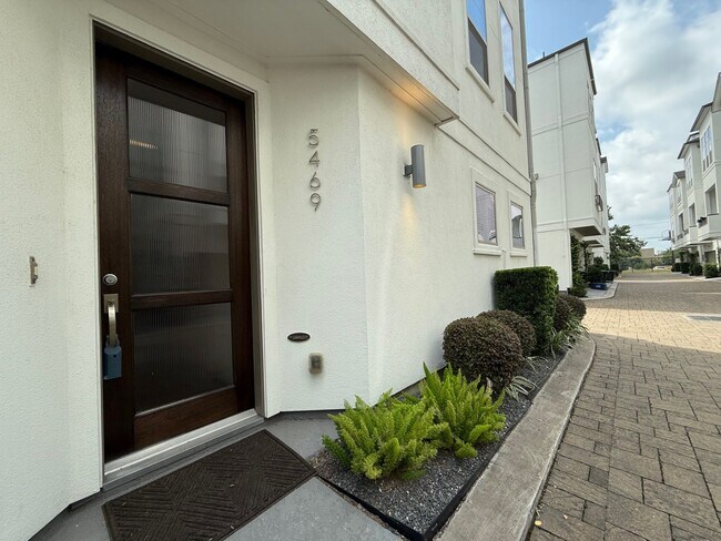 Foto del edificio - 5469 Larkin St