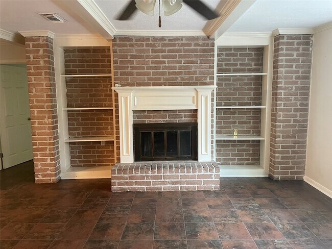 Building Photo - 6943 Foxhurst Ln
