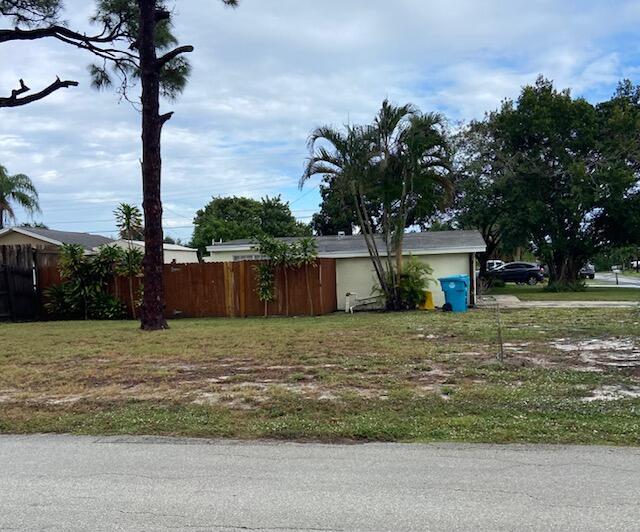 Foto del edificio - 702 NW 8th Ct