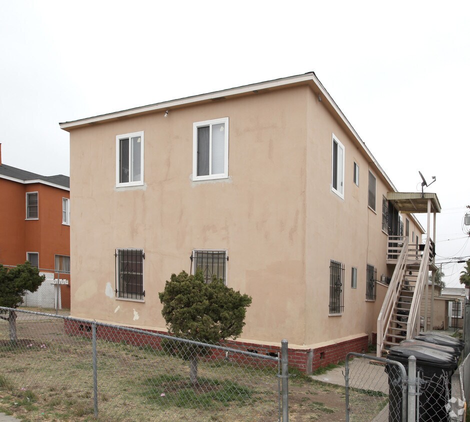 Building Photo - 4025-4031 Wilson Ave