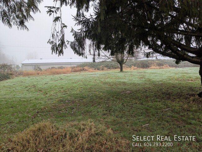 Photo du bâtiment - 43025 Vedder Mountain Rd