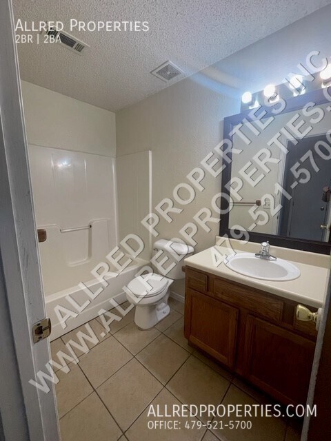 Building Photo - 2 Bedroom Duplex in Fayetteville