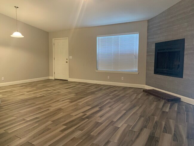 Foto del edificio - 820 Hardy Springs Cir