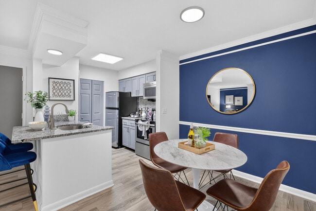 Building Photo - Vetra West End