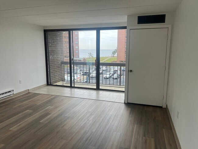 Building Photo - 1 Pond St