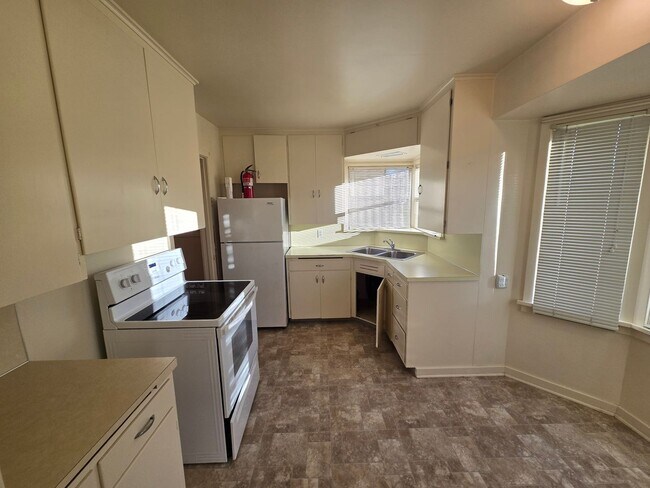 Foto del edificio - Cozy 2 bedroom Duplex Near Willamette U.