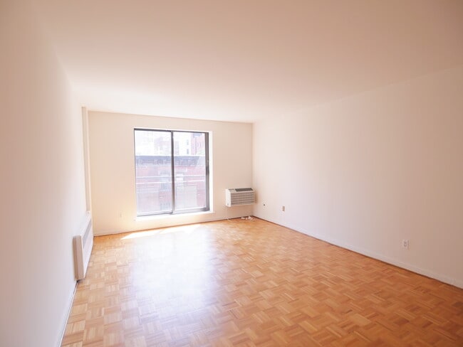 Interior Photo - 171 East 89th Street