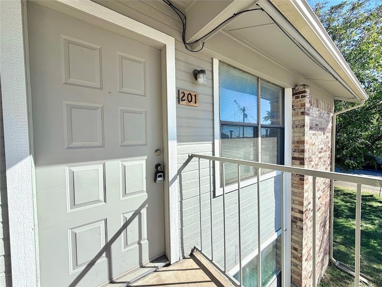 Primary Photo - 2526 W Prairie St