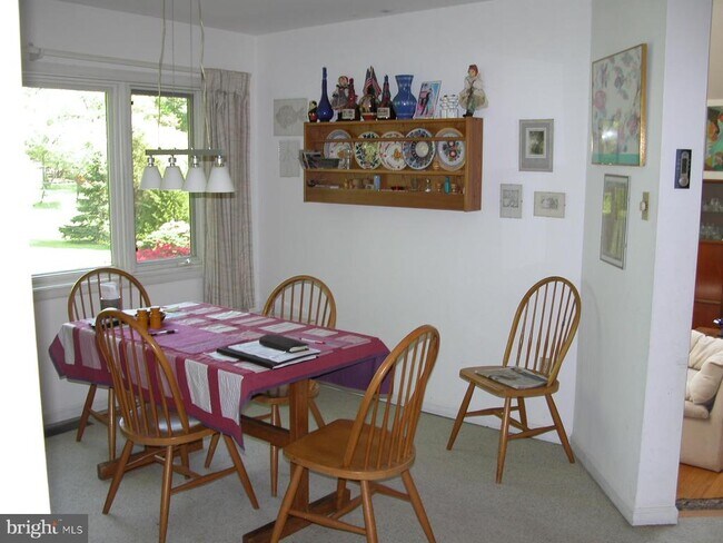 Foto del edificio - 742 Newtown Rd