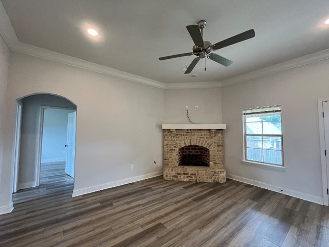 Building Photo - 579 Silver Hill Dr