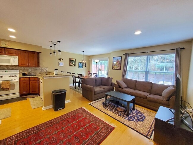 Building Photo - Spacious and updated is this 2-bed, 2.5-ba...