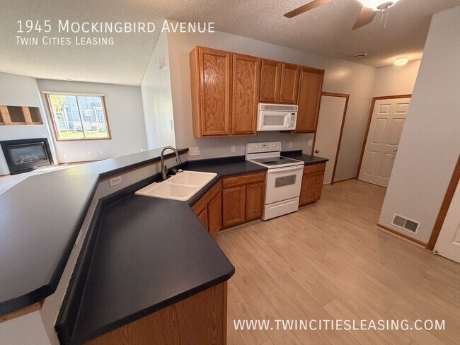 Foto del edificio - 1945 Mockingbird Ave
