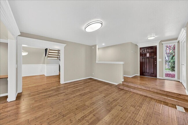 Building Photo - Gorgeous Updated Home in the Heart of Eagle Hills