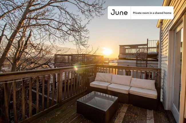 Building Photo - Room in Shared 5 bed/2 bath home