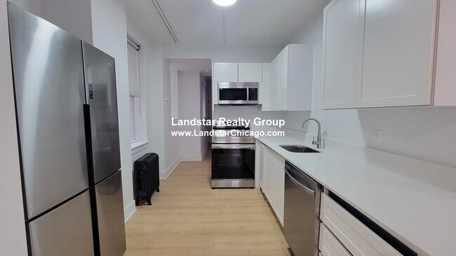 Building Photo - 1359 W Estes Ave