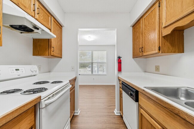 Foto del edificio - 702 Meadowbrook Dr