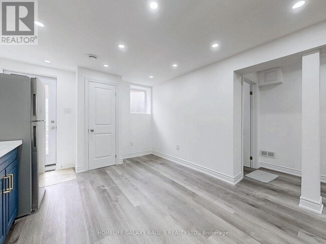 Building Photo - 20 Draycott Ave
