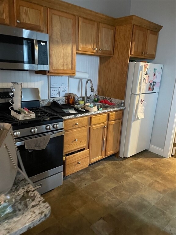 149 Union St Unit 1, Rockland, MA 02370 Room for Rent in Rockland, MA