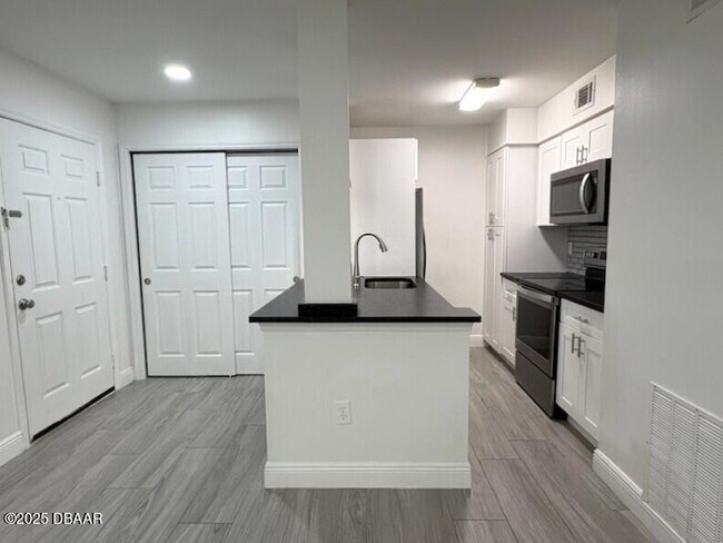 Foto del edificio - 1401 S Palmetto Ave