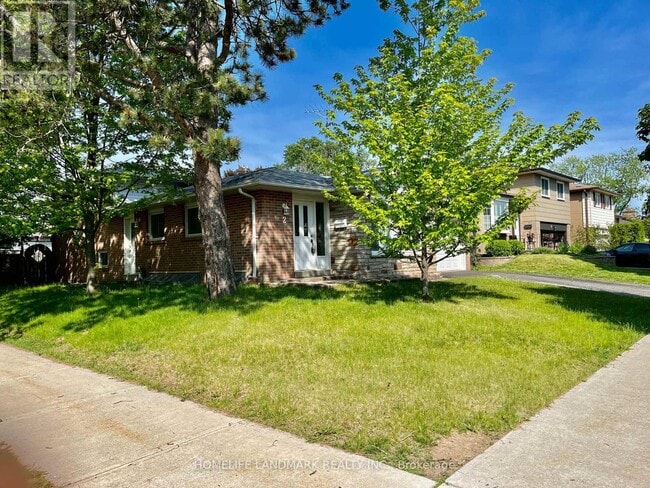 Building Photo - 2 Chapais Crescent