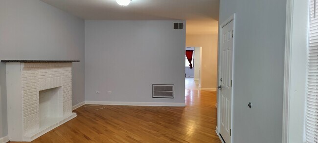 Building Photo - 4941 N Drake Ave