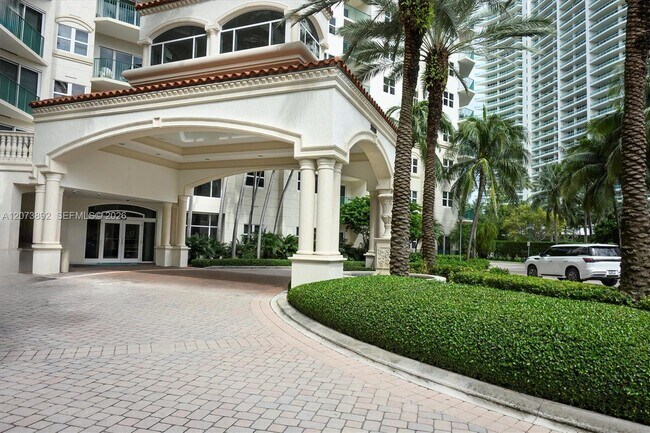 Foto del edificio - 20000 E Country Club Dr