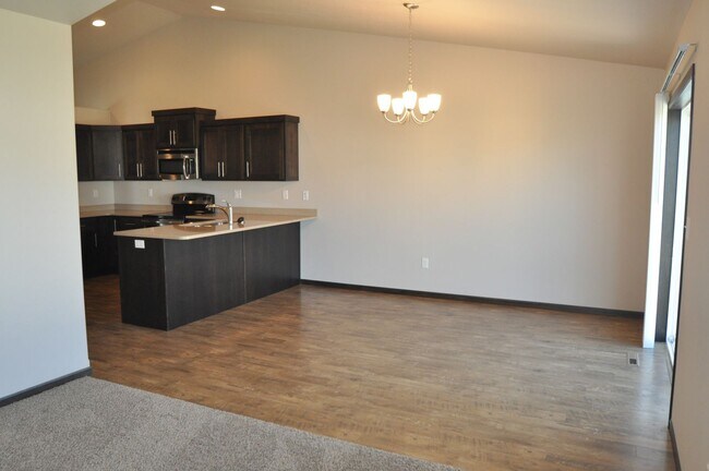 Foto del edificio - Spacious 4 bed Single Family Home - PRICE ...