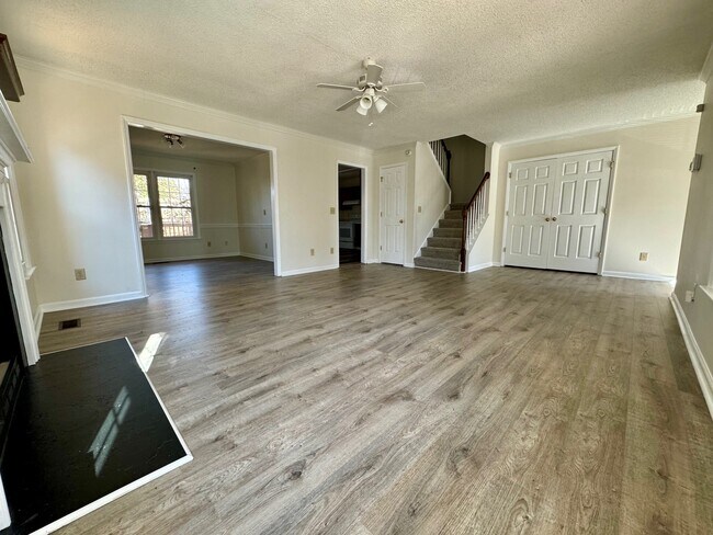 Building Photo - 11 Planters Wood Trl