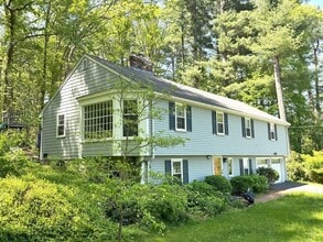 Building Photo - 10 Meadowview Rd