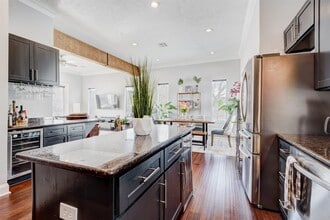 Building Photo - 1124 W Dallas St