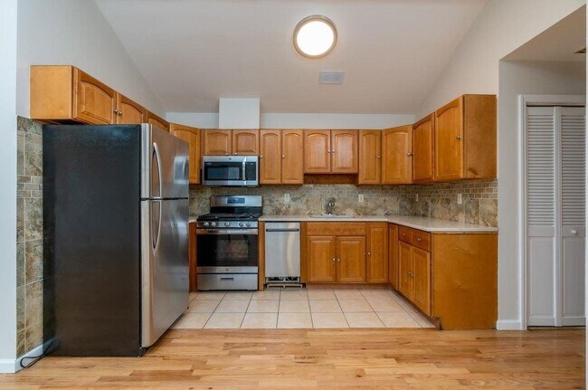 Foto del edificio - 325 Claremont Ave