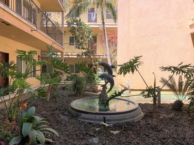 Courtyard - 626 E Orange Grove Ave