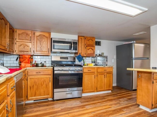 Building Photo - 3 bedroom home