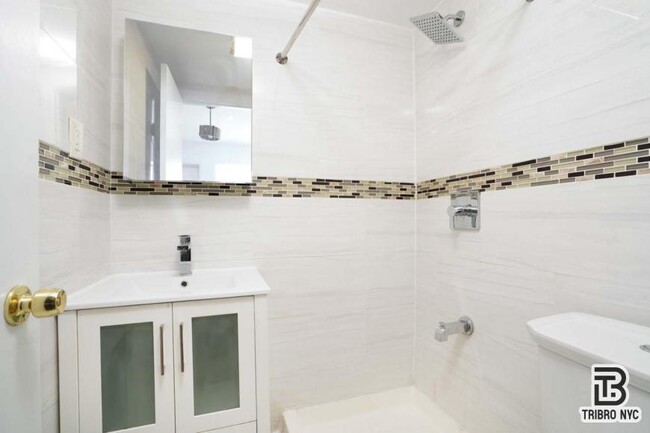 Foto del edificio - 4 bedroom in Brooklyn NY 11207