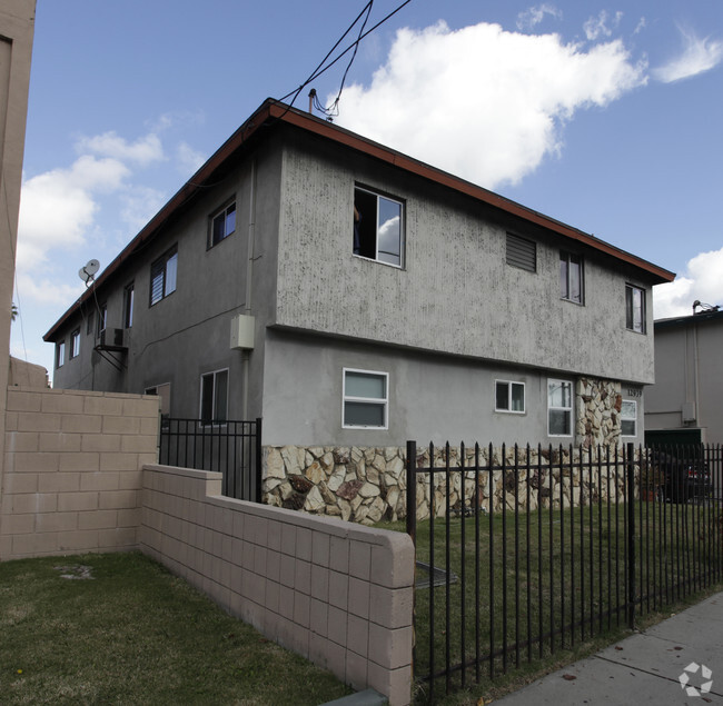 Building Photo - 12939 Oxnard St