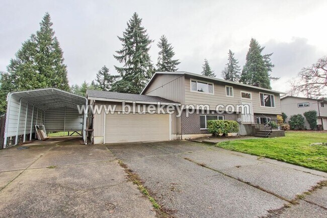 Foto del edificio - Newly Remodeled 5 Bed, 2 Bath Home with RV/Boat Parking in Oregon City