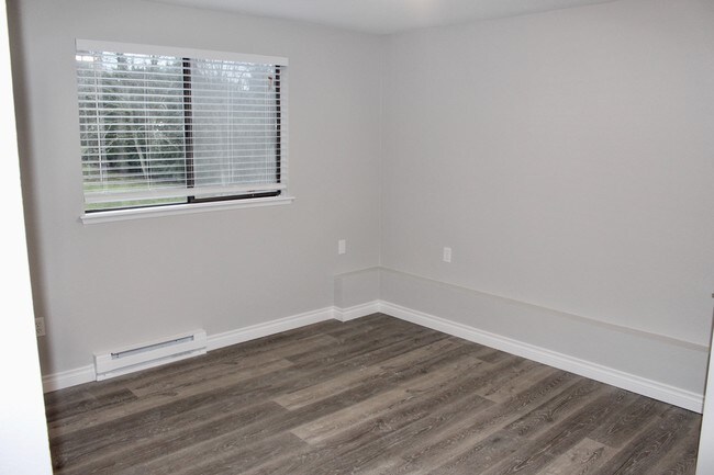 Master - 11214 126th Ave Ct E