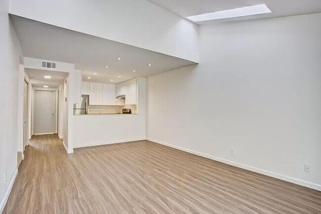 Foto del edificio - 415 W Gutierrez St