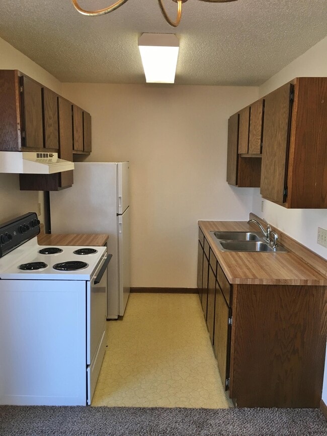 Building Photo - 1306 Cherry Pl