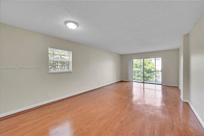 Foto del edificio - 1200 NW 87th Ave