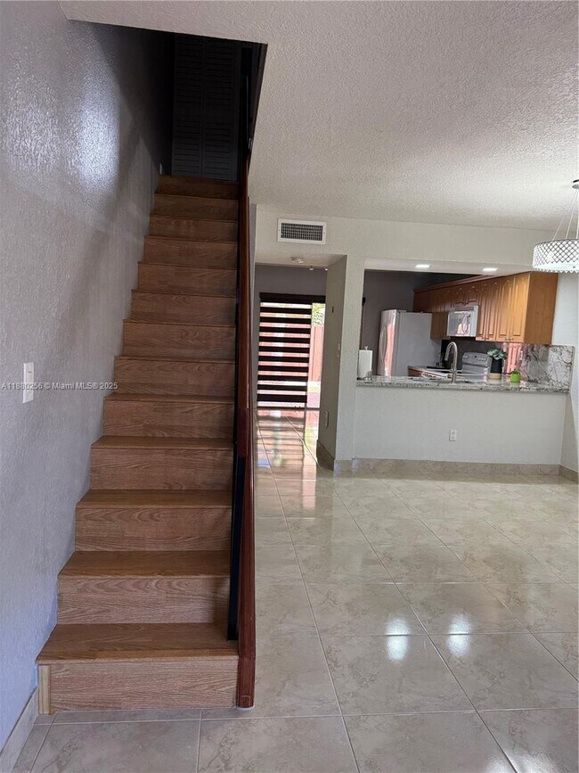 Foto del edificio - 5967 W 18th Ct