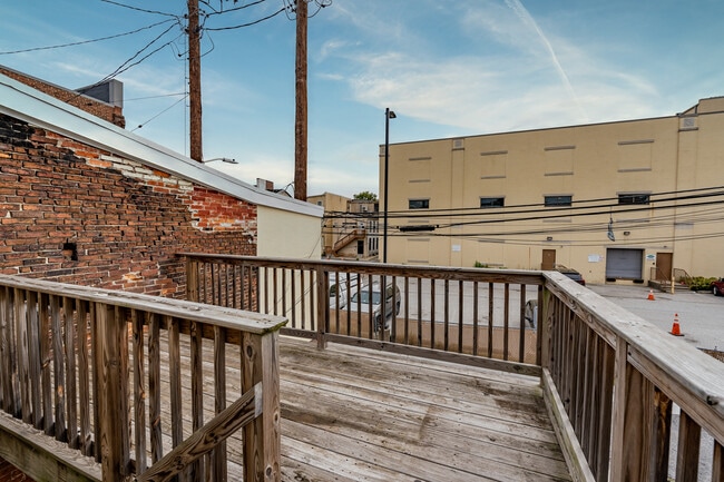 Building Photo - 919 S Hanover St