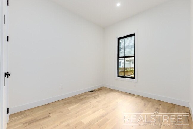 Foto del edificio - Brand New 2 Bed in Greenwood with W/D in u...
